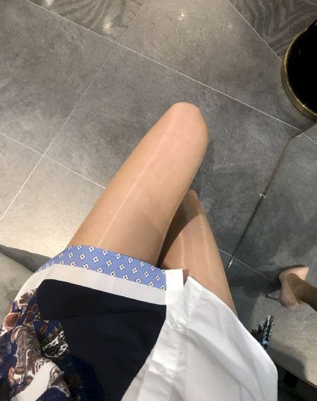 漂亮的女秘书在线观看